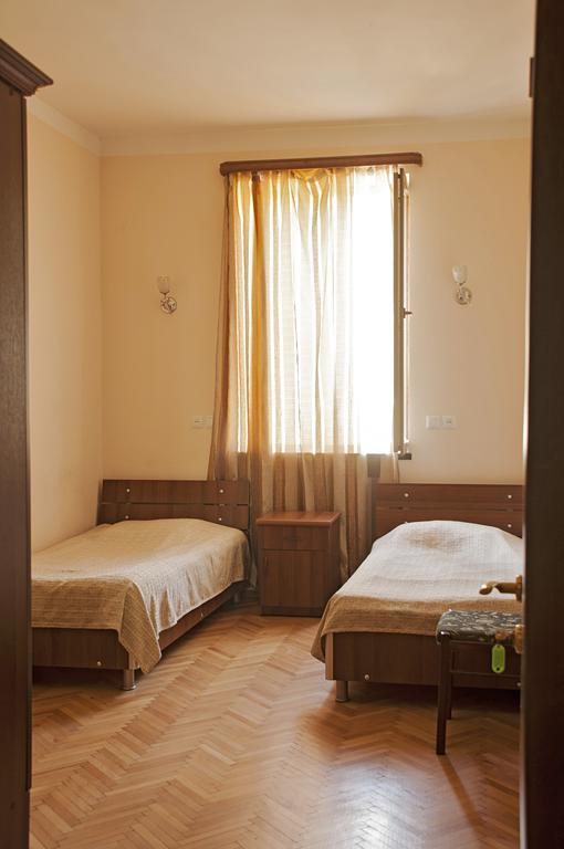 Galavnis Kari Hotel Sighnaghi Exterior photo