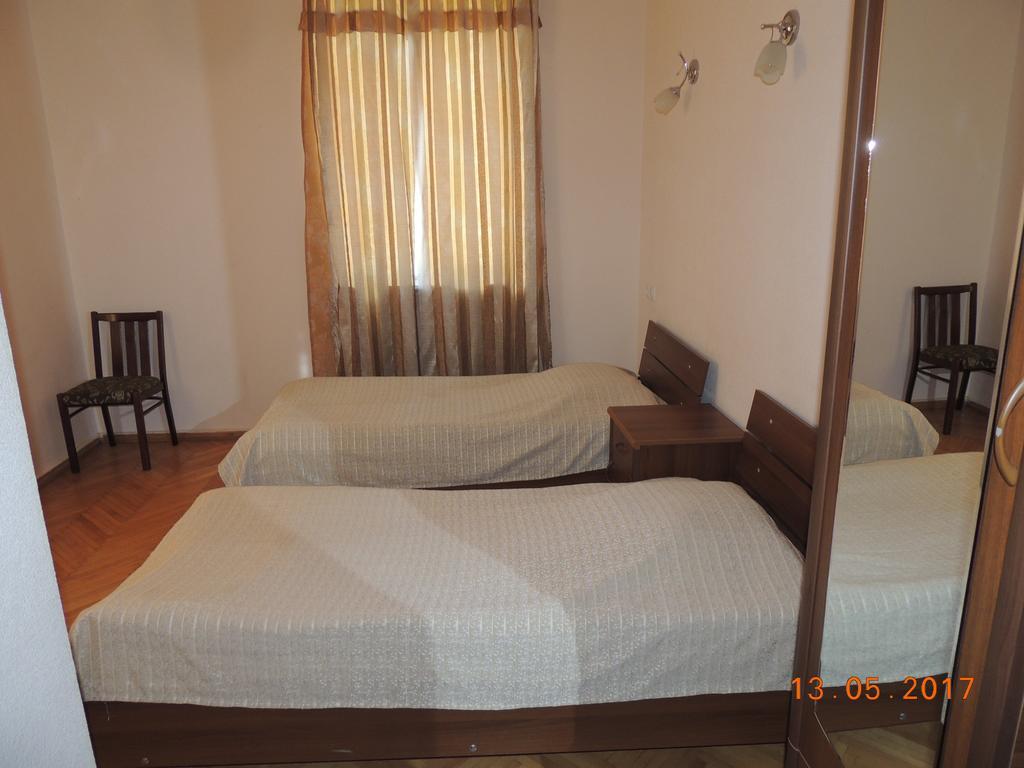 Galavnis Kari Hotel Sighnaghi Exterior photo